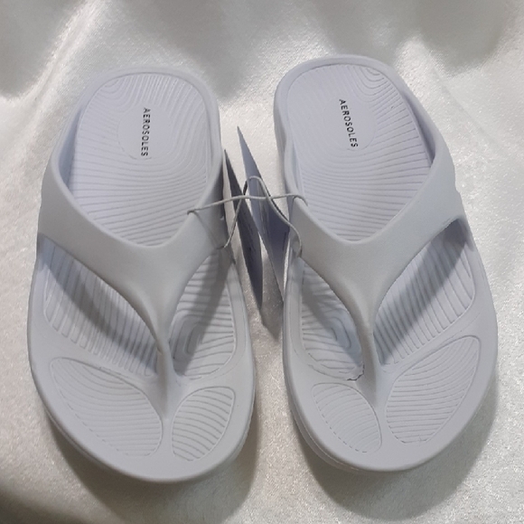 AEROSOLES Shoes - AEROSOLES Women's White Slide Slippers Size 6W NWT